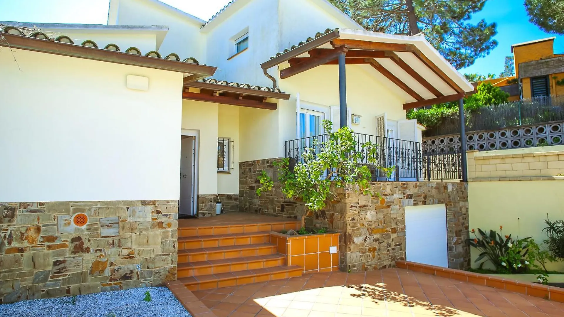 Cl03 Villa Jaruco Lloret de Mar Spain
